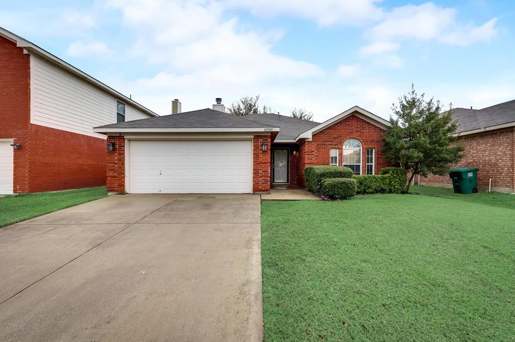 10505 Braewood Dr, Fort Worth, TX 76131