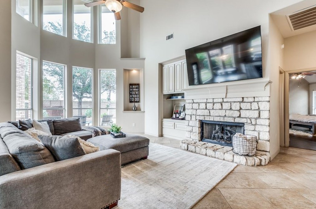 8909 Thornway Dr, North Richland Hills, TX 76182