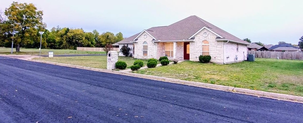 100 Westwood Ct, Bonham, TX 75418
