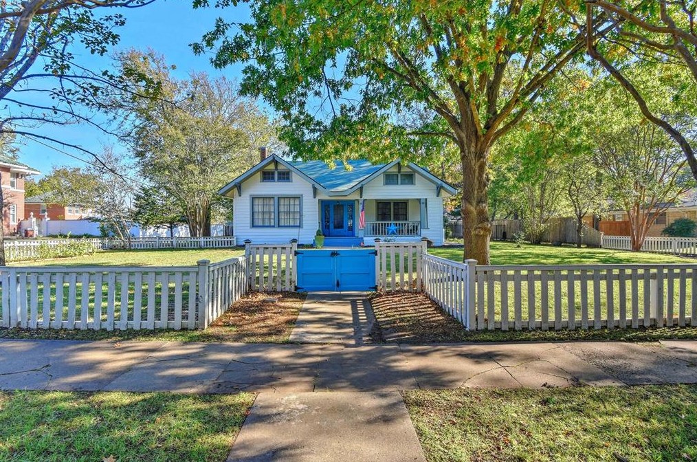 1019 Crockett St, Sherman, TX 75090-8501