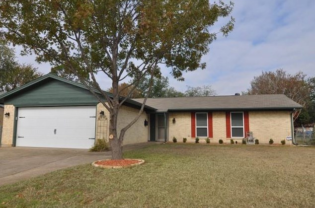 708 Midway Dr W, Euless, TX 76039