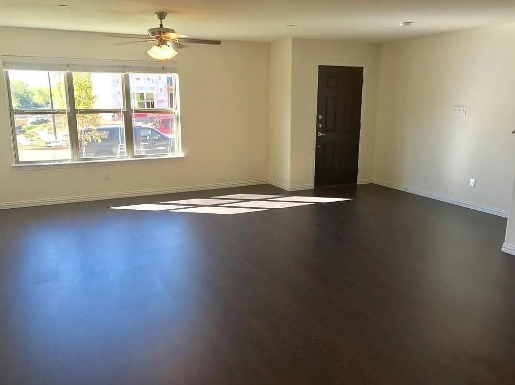 1349 Lake Crest Ln N, Lewisville, TX 75057