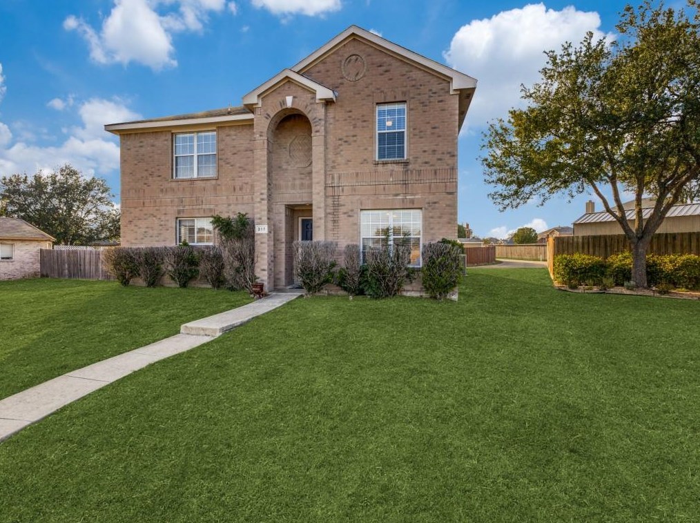 317 Beechwood Ln, Cedar Hill, TX 75104