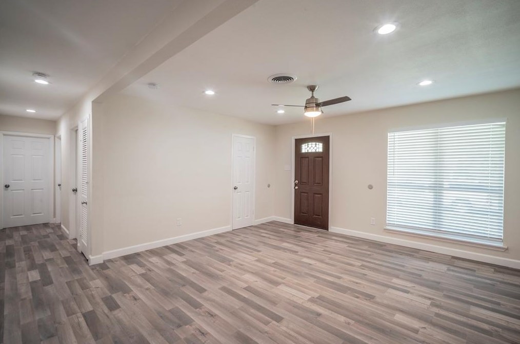 4913 S Hughes Ave, Fort Worth, TX 76119