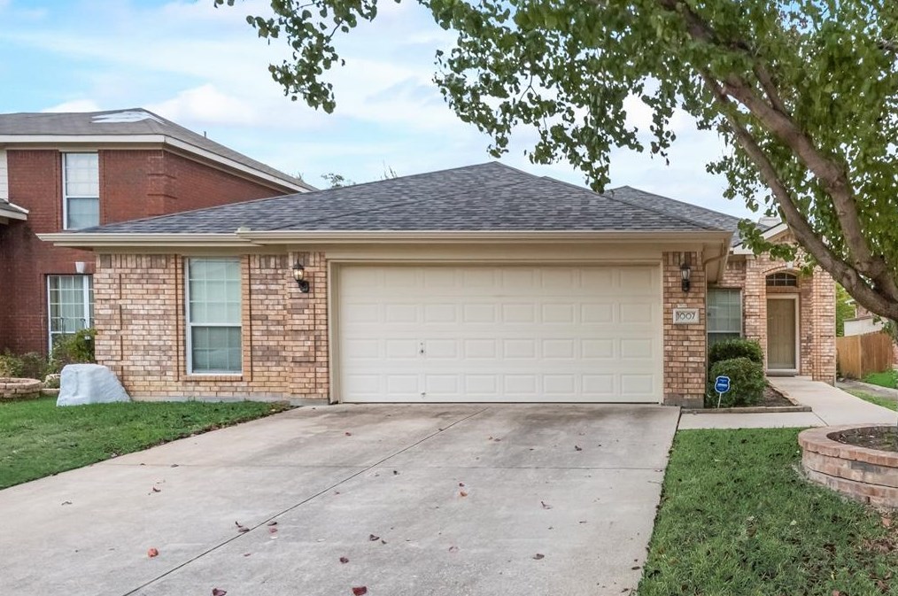 1007 Deedee Creek Dr, Euless, TX 76040