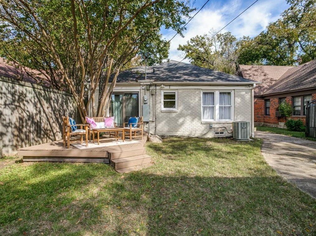 423 Valencia St, Dallas TX  75223-1318 exterior