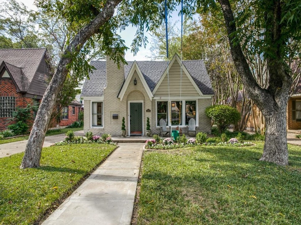 423 Valencia St, Dallas, TX 75223-1318
