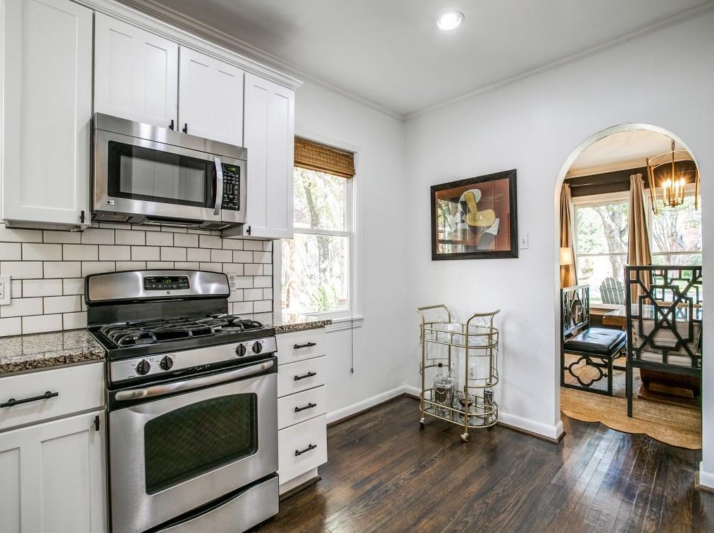 423 Valencia St, Dallas TX  75223-1318 exterior