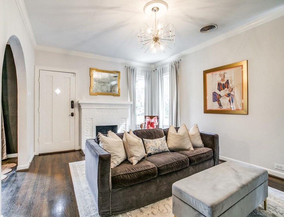 423 Valencia St, Dallas TX  75223-1318 exterior