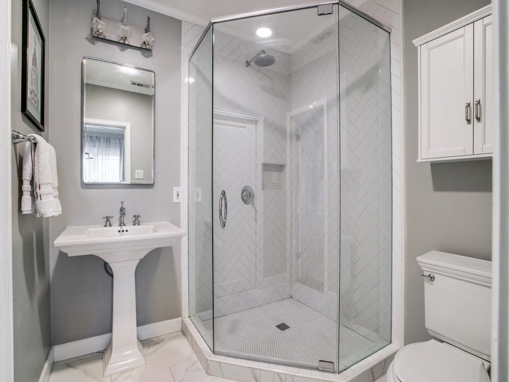 423 Valencia St, Dallas TX  75223-1318 exterior