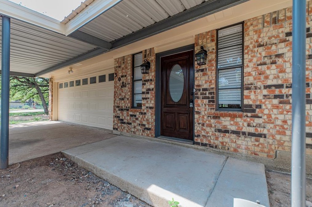 308 Sandy Ln, Fort Worth, TX 76120
