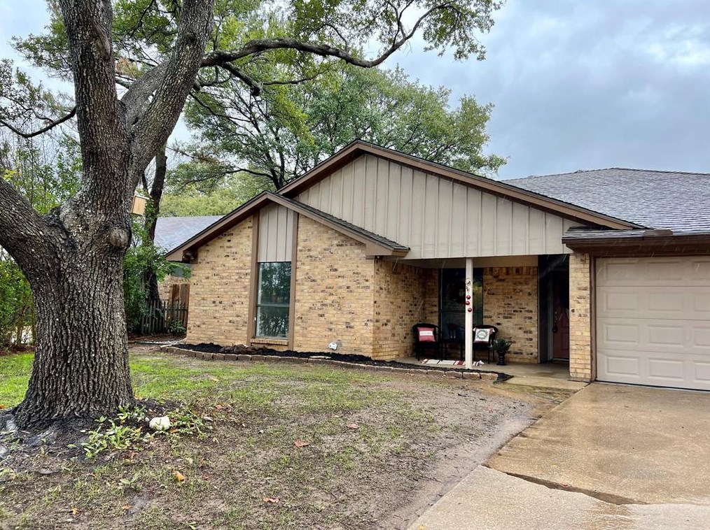 2813 Panhandle Dr, Grapevine, TX 76051-4716