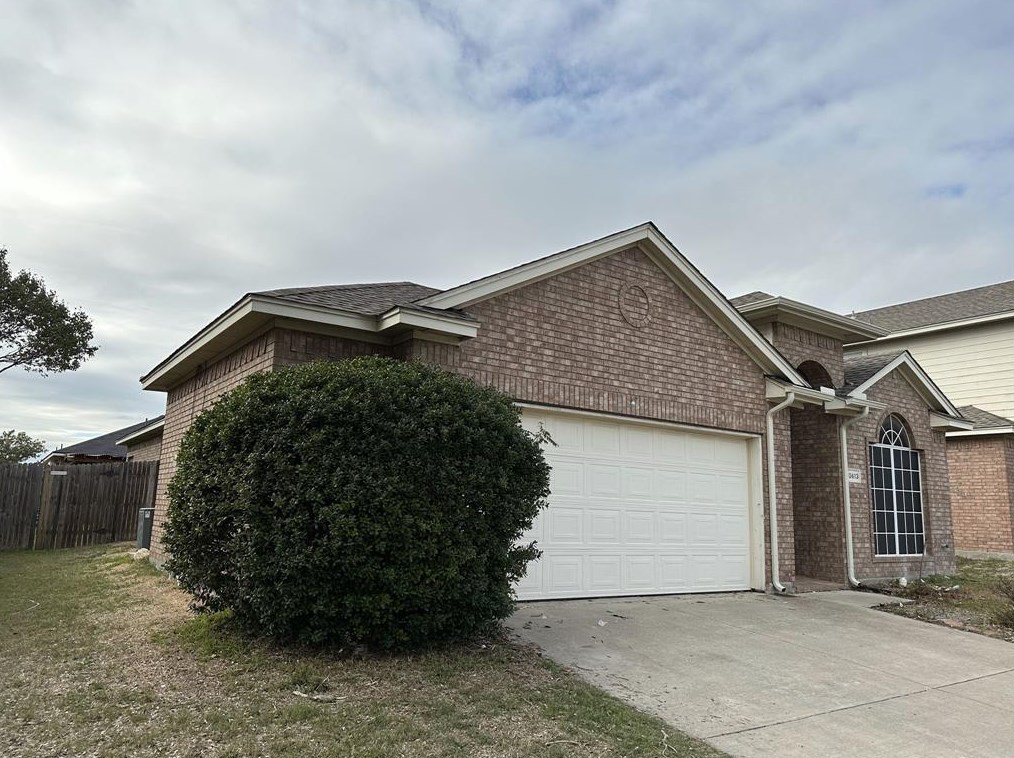 10613 Cloisters Dr, Fort Worth, TX 76131