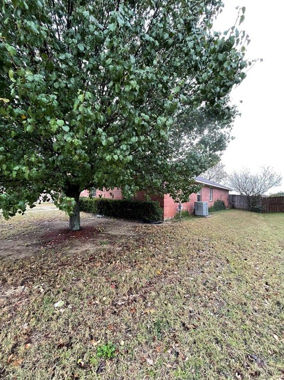 913 Urban Dr, Desoto, TX 75115-7183