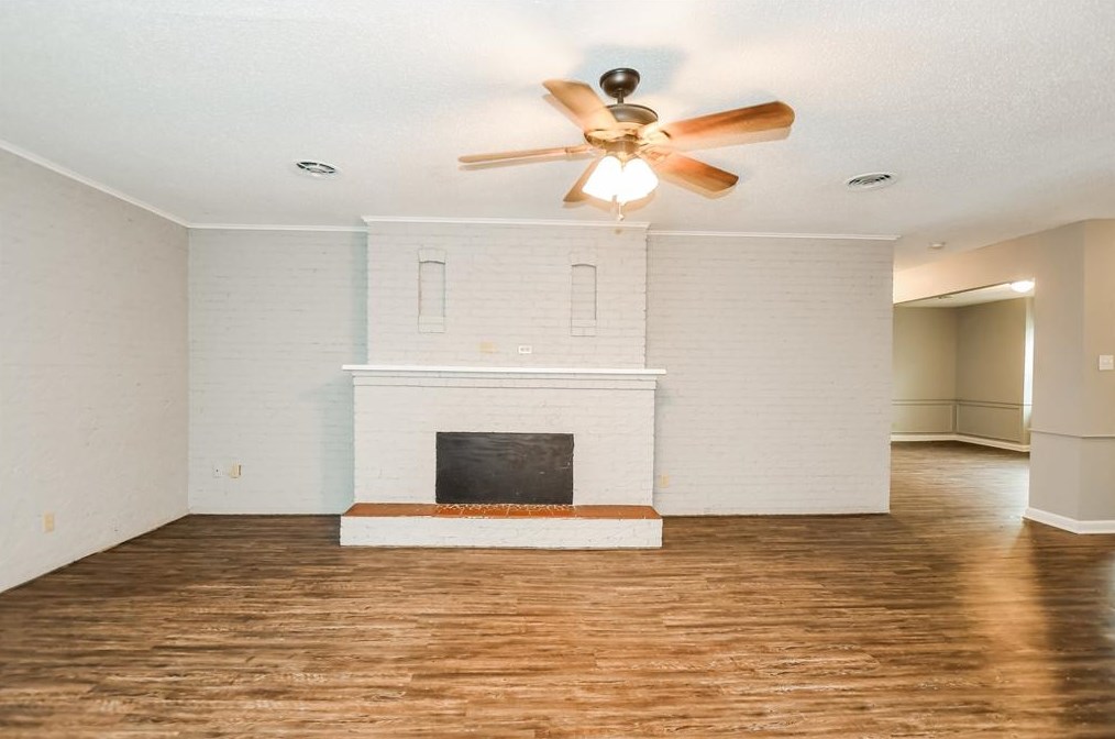 1020 Mary Dr, Hurst, TX 76053