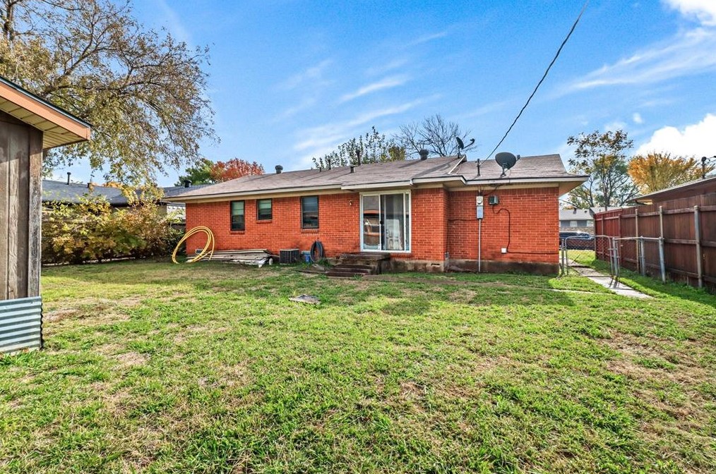 2409 Moreland Dr, Mesquite, TX 75150-5322