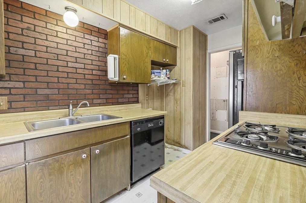 2409 Moreland Dr, Mesquite TX 75150-5325 exterior