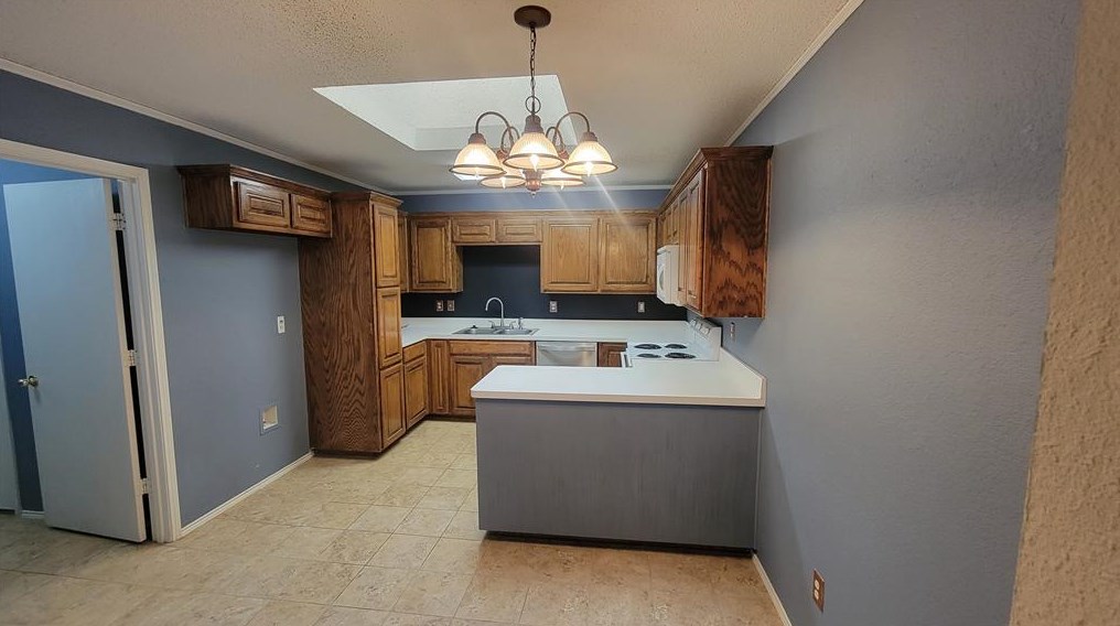 5903 Colebrook Ct, Arlington TX  76017-0516 exterior