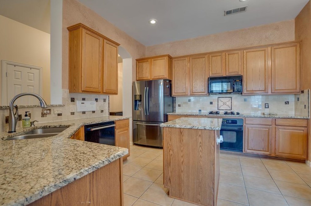 2445 Marble Canyon Dr, Oak Point, TX 75068