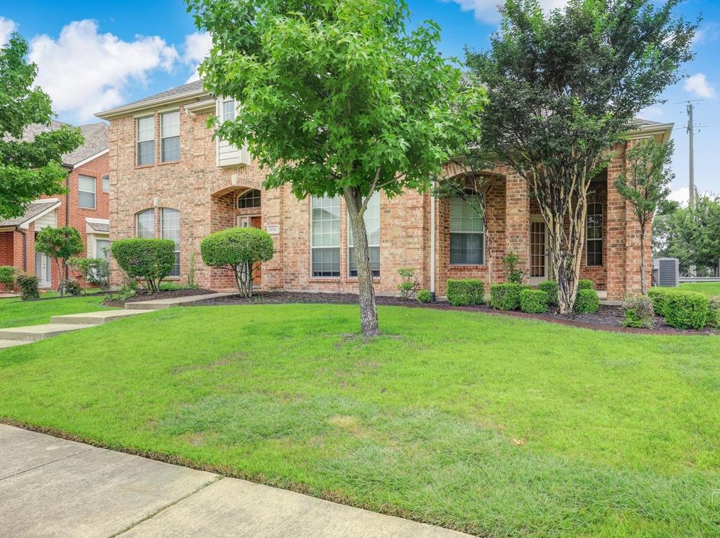 1041 Crystal Lake Dr, Frisco, TX 75034