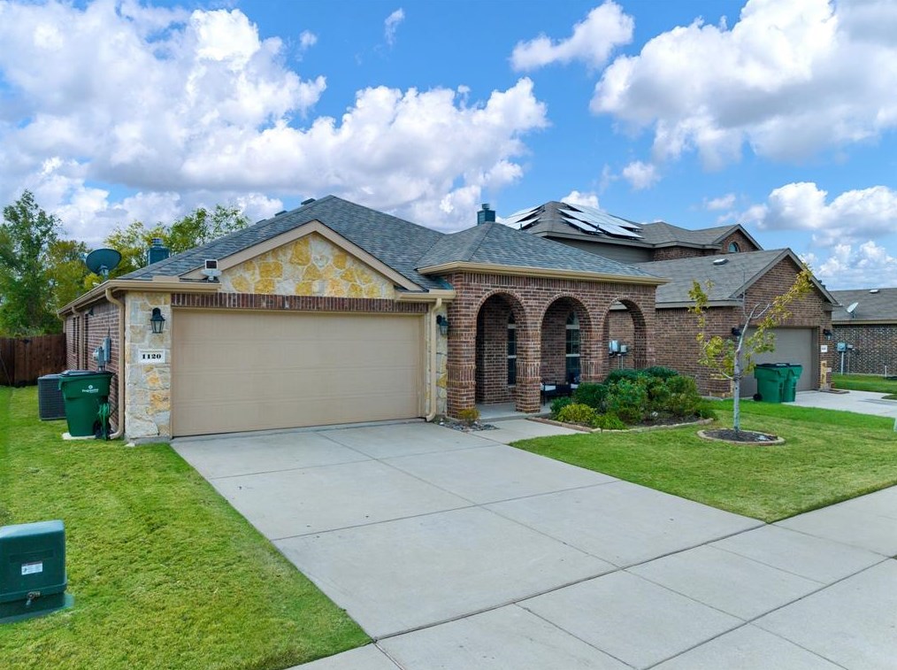 1120 Cheyenne Dr, Aubrey, TX 76227
