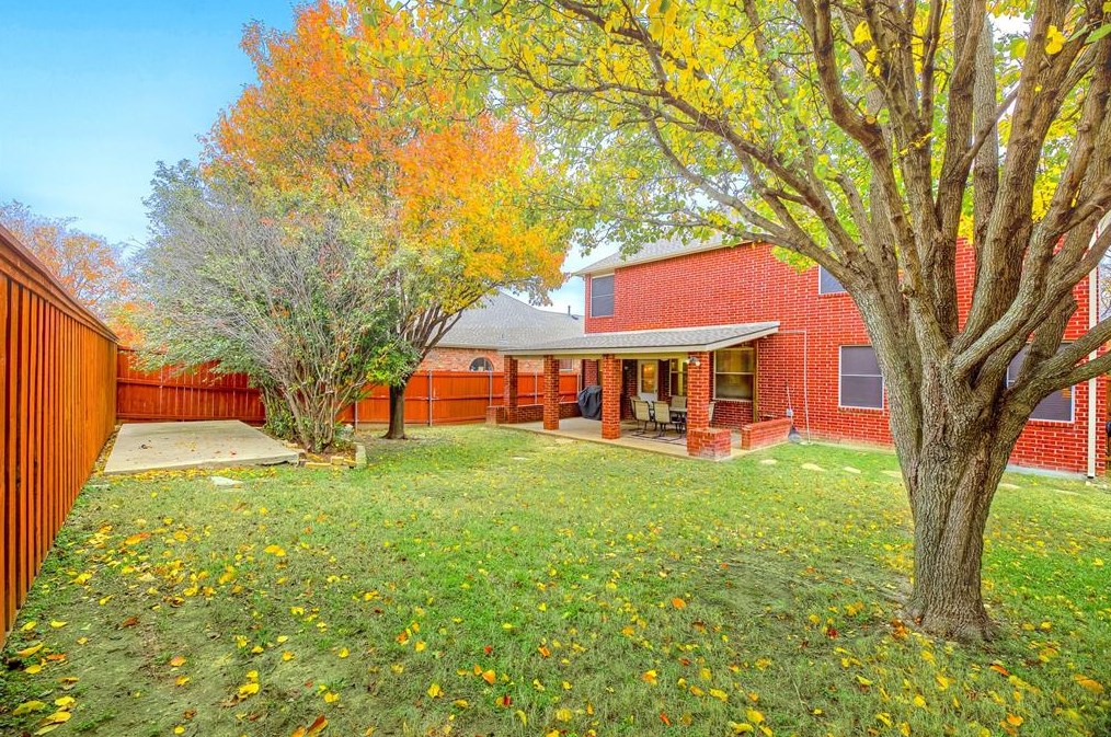 2304 Sheldon Dr, Mckinney TX 75070-2442 exterior