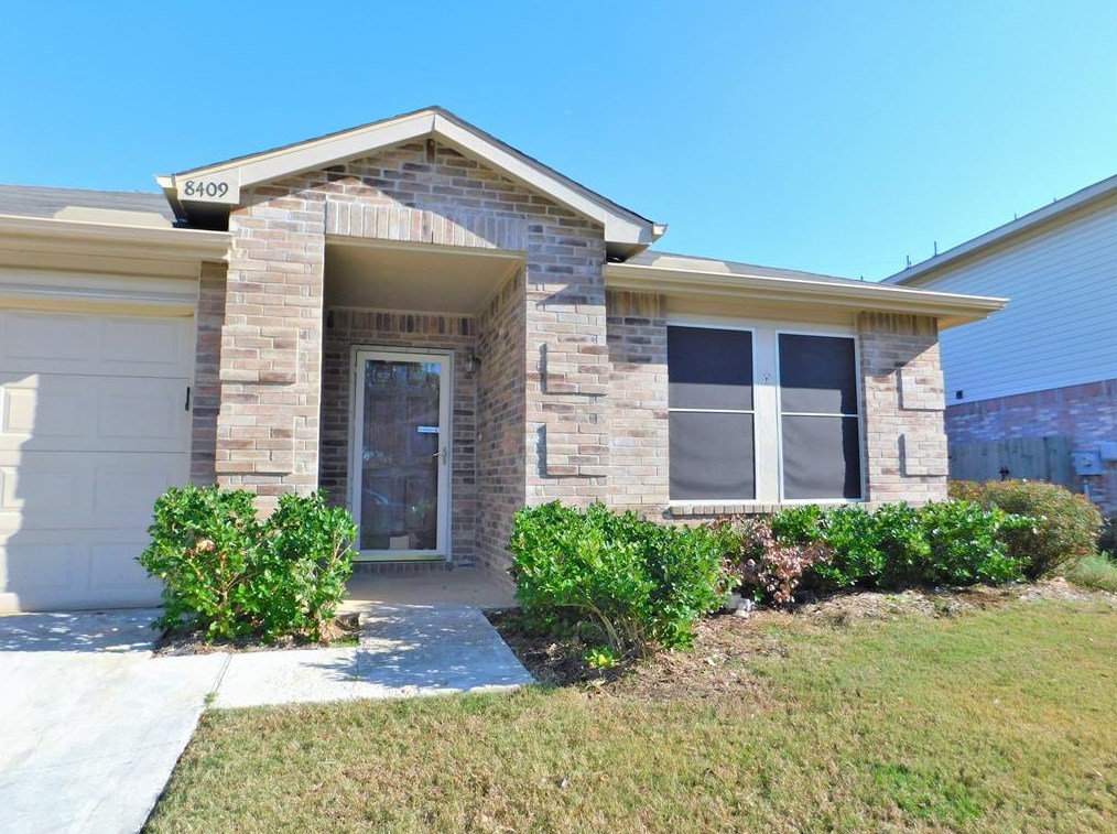 8409 Swan Park Dr, Denton, TX 76210