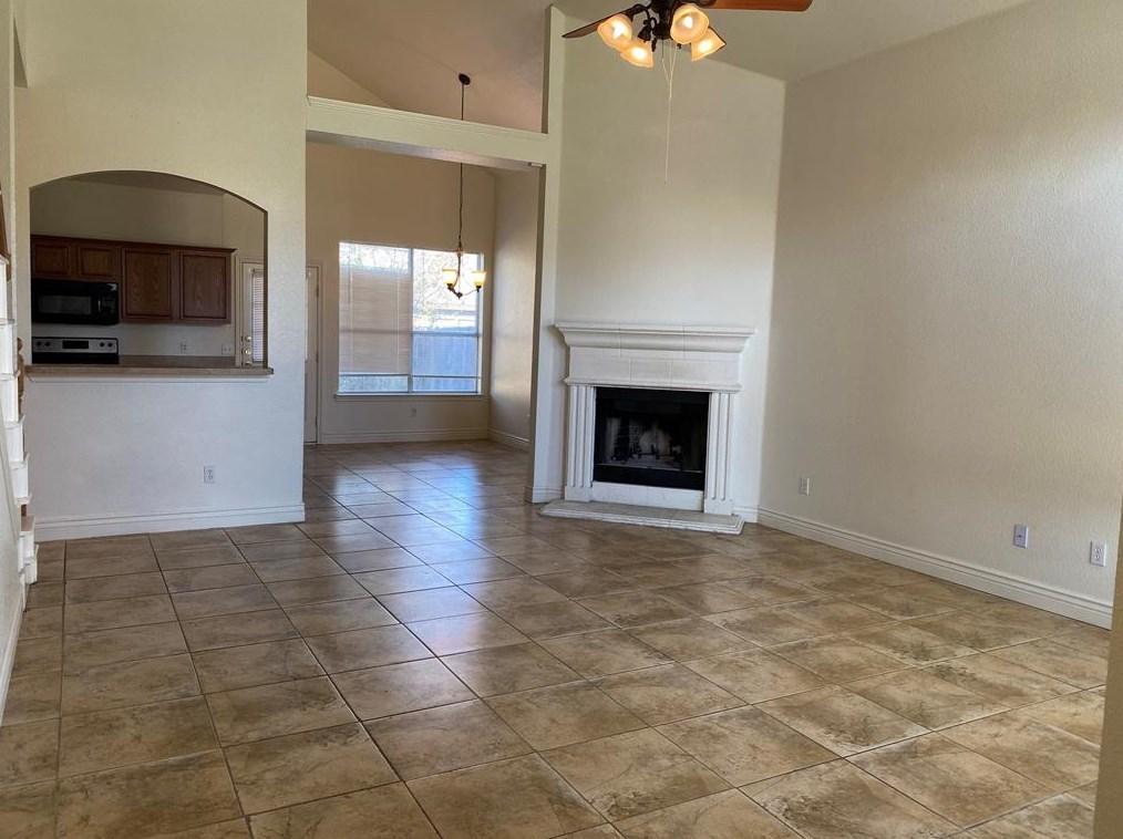 8213 Three Bars Dr, Fort Worth, TX 76179