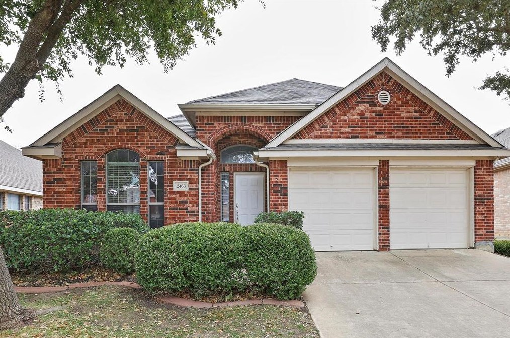 2463 Lakeland Dr, Grand Prairie, TX 75054-6812