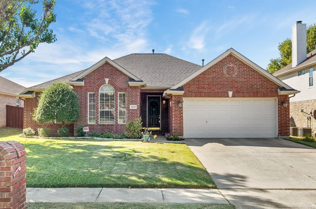 1221 Silverwood Dr, Lewisville, TX 75028