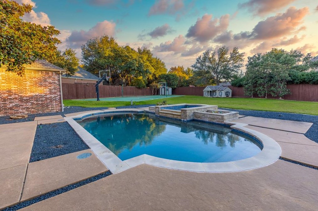 6520 Twin Oaks Dr, Plano, TX 75024
