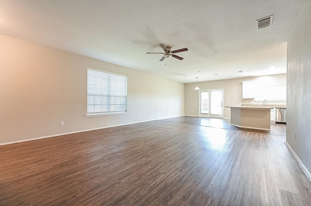 216 Stable Dr, Waxahachie, TX 75165