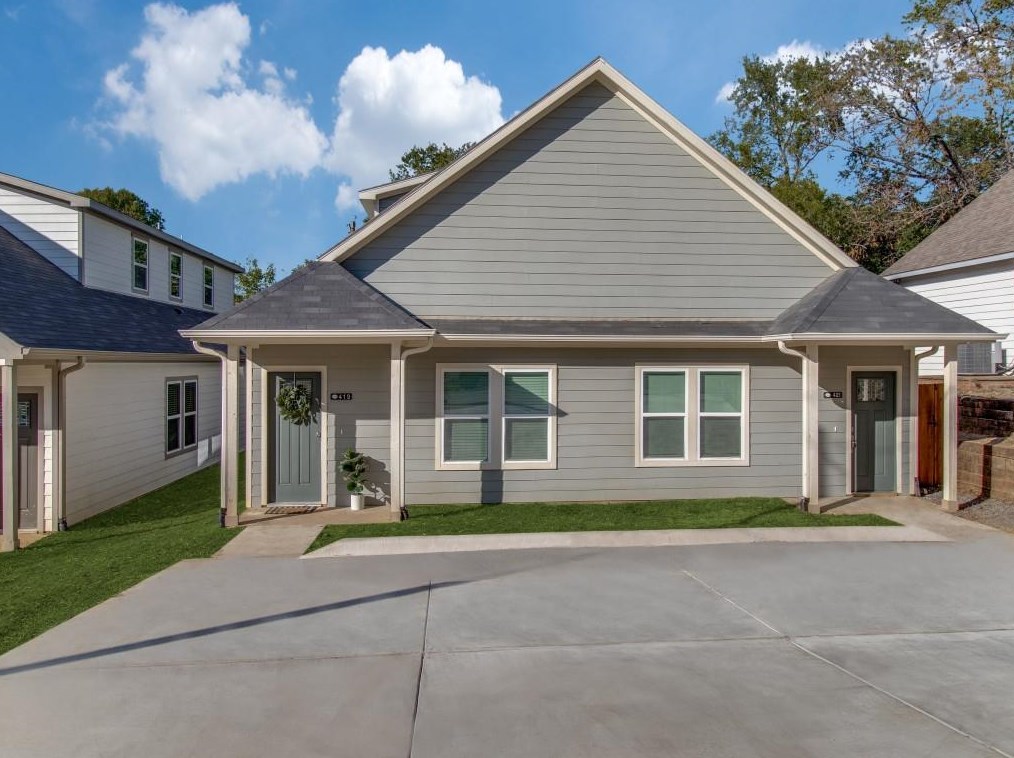421 E Elm St, Denison, TX 75021