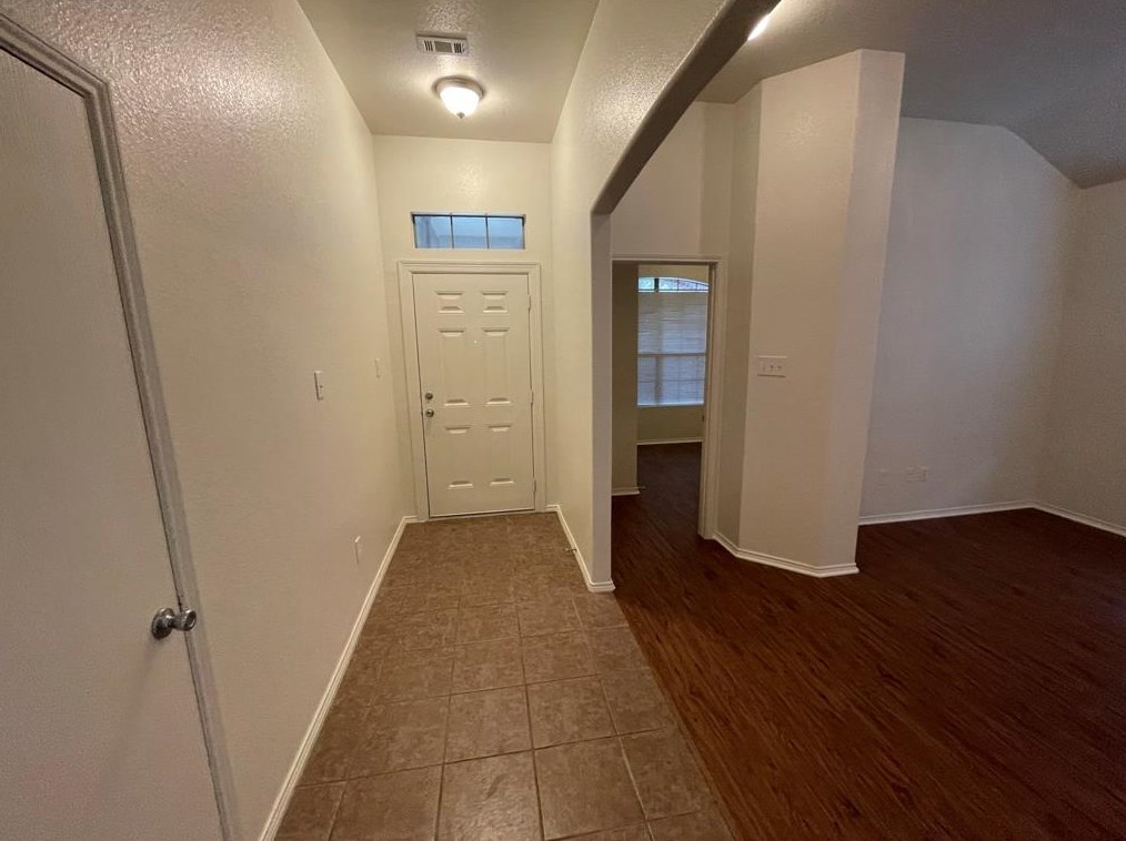 10412 Sixpence Ln, Fort Worth, TX 76108