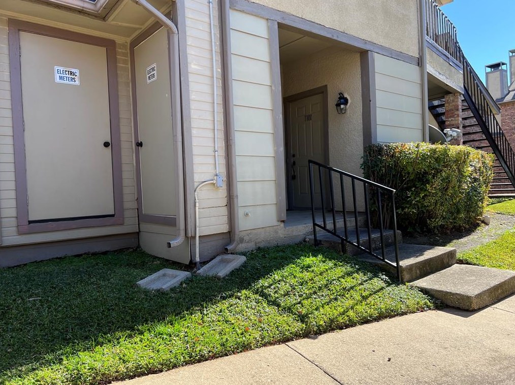 2835 Keller Springs Rd, Carrollton TX 75006-4833 exterior