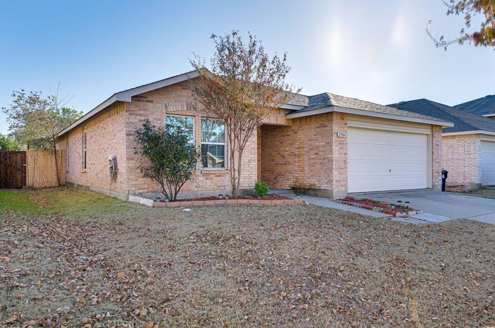 2904 Paddock Way, Denton, TX 76210