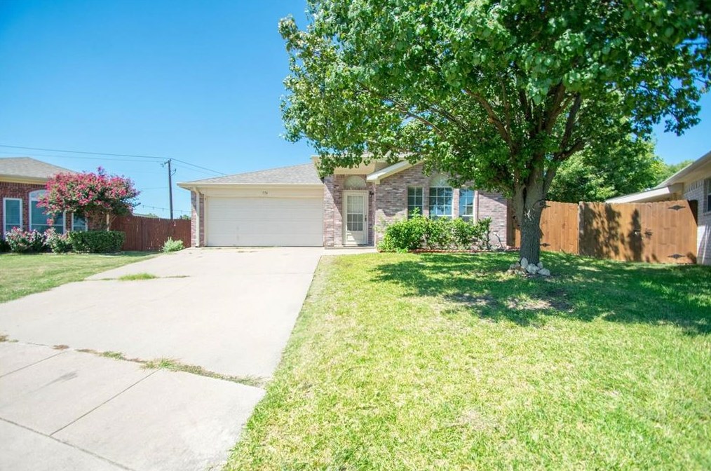 774 Deauville Cir E, Fort Worth, TX 76108
