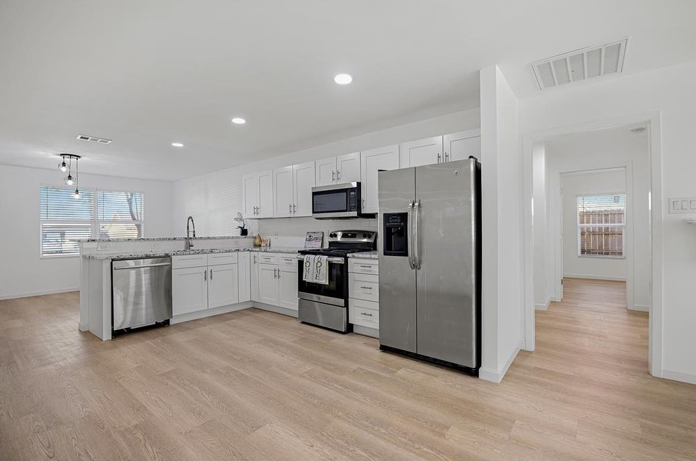410 Palm Oak Dr, Dallas, TX 75217-5945
