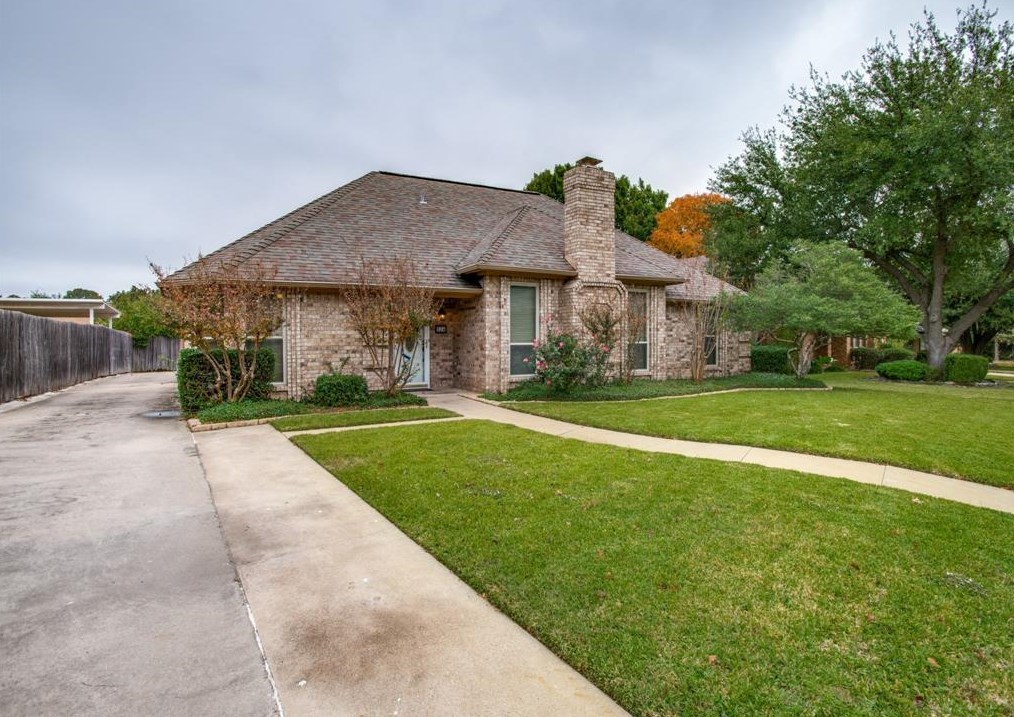 524 Heneretta Dr, Hurst, TX 76054