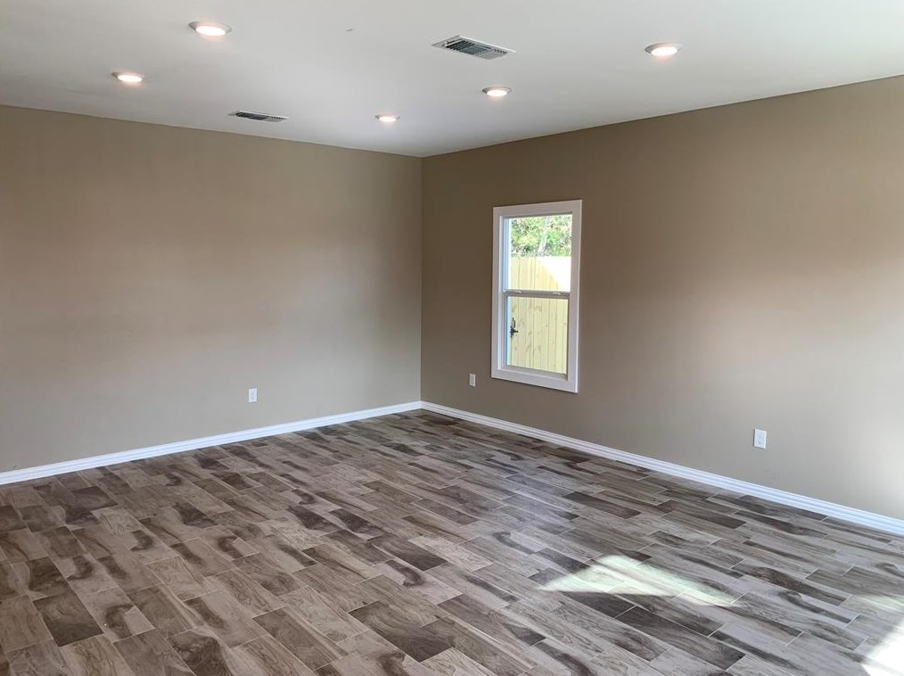 1115 E Cantey St, Fort Worth, TX 76110