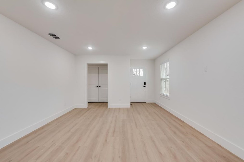 303 S Main St, Bonham, TX 75418