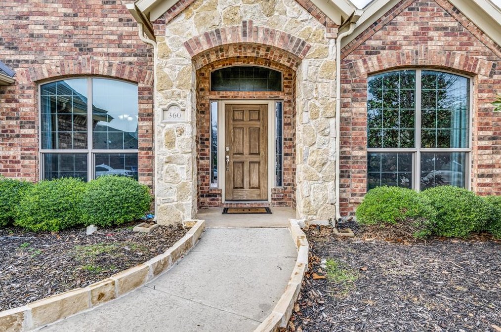 360 Falstaff Dr, Roanoke, TX 76262