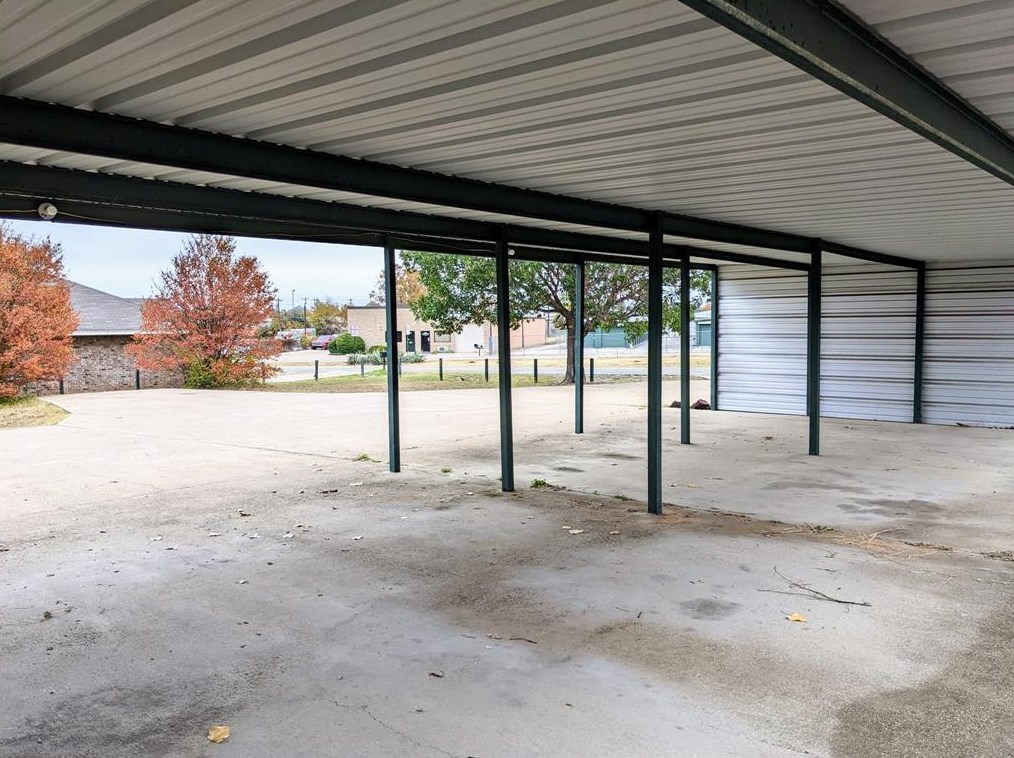 321 Mustang Trl, Granbury, TX 76049