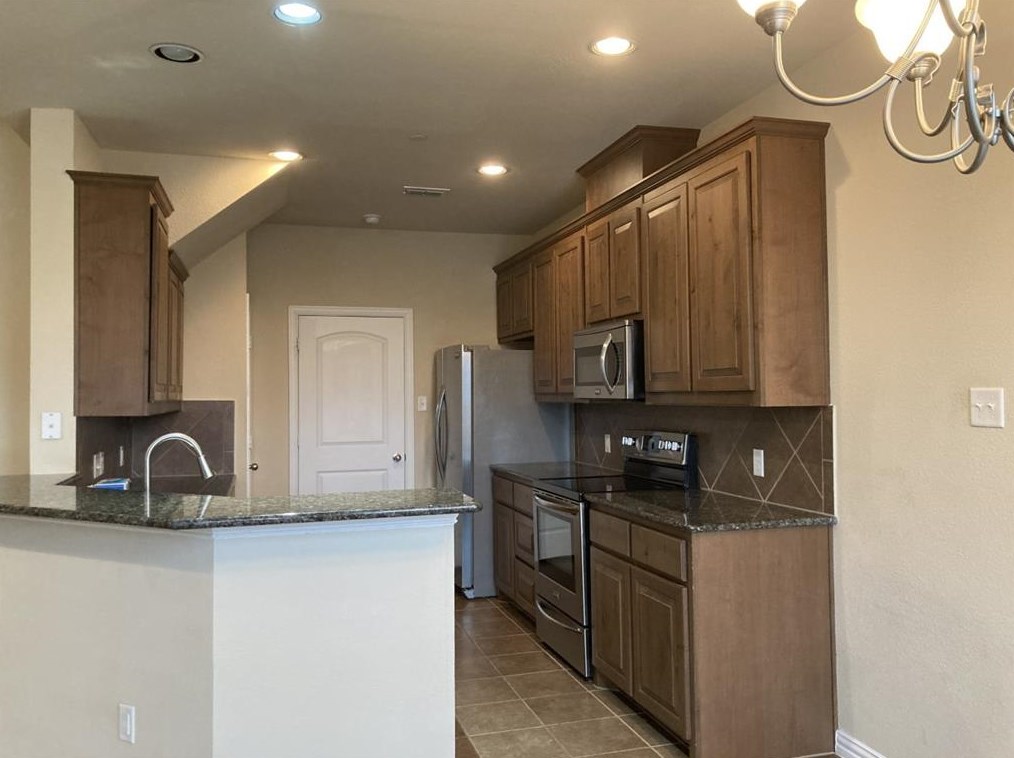 146 Barrington Ln, Lewisville, TX 75067
