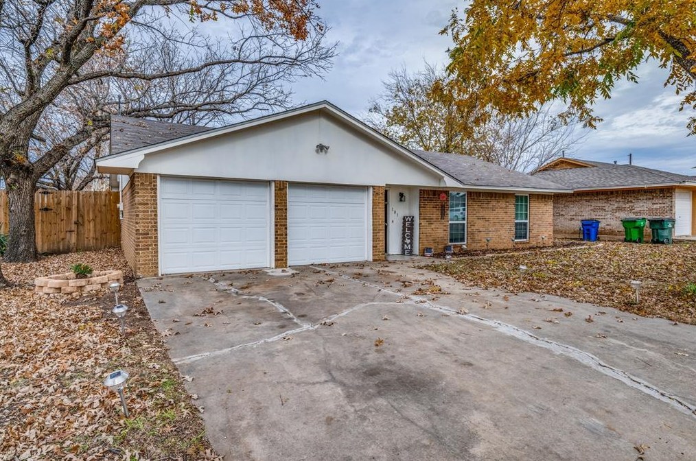 101 Allen Dr, Sanger, TX 76266-5400