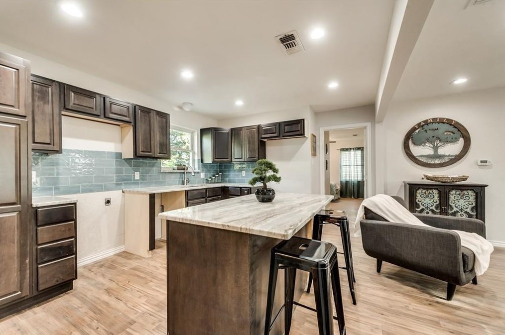 1002 Appleblossom Ln, Mesquite TX  75149-6104 exterior