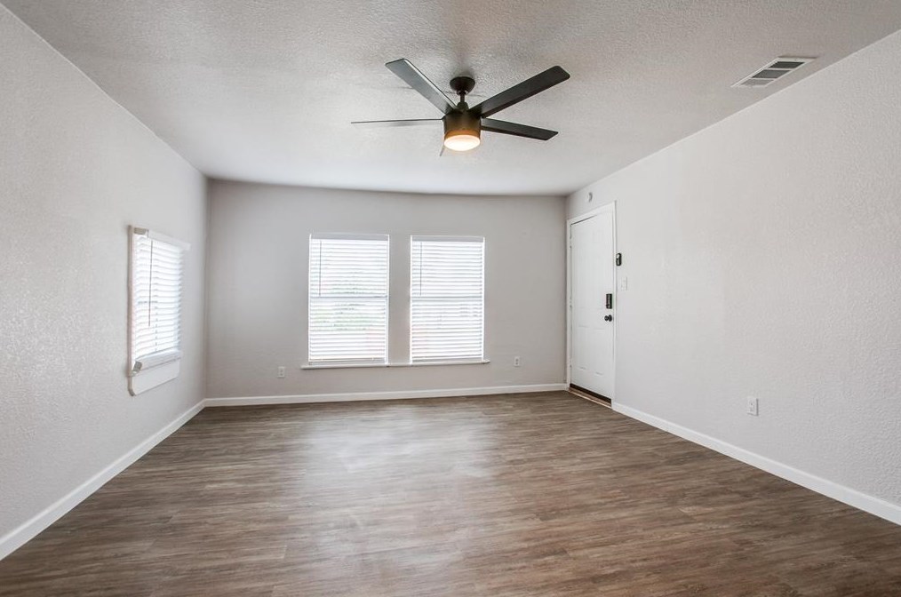 410 W Avenue F, Garland, TX 75040