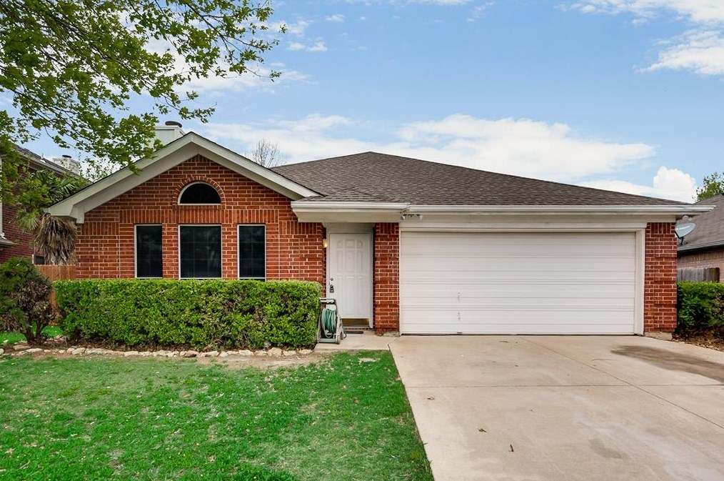 8612 Cove Meadow Ln, Fort Worth, TX 76123