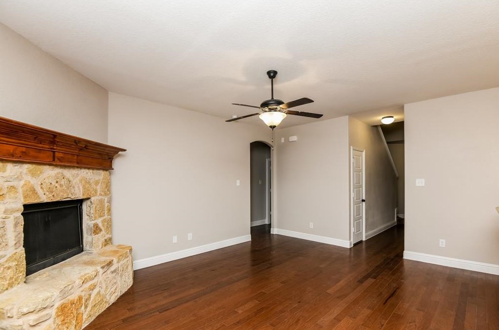 233 Chimney Rock Dr, Waxahachie, TX 75167