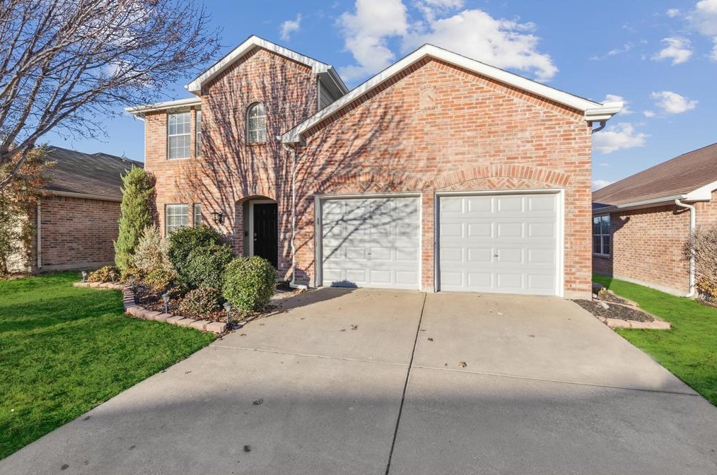 14053 Lost Spurs Rd, Roanoke, TX 76262
